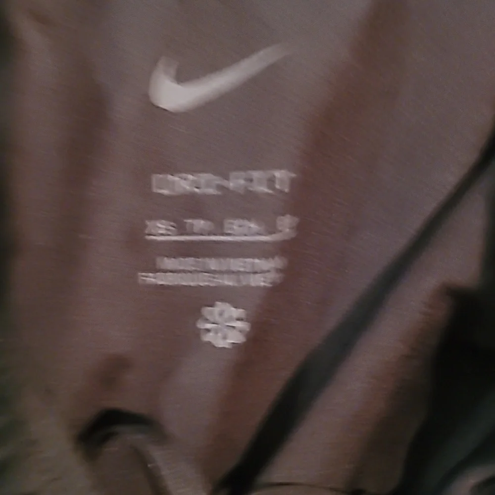 STUNNING NIKE TEMPO DRIFIT RUNNING SHORTS CURVED HEM WITH MESH - Picture 4 of 9